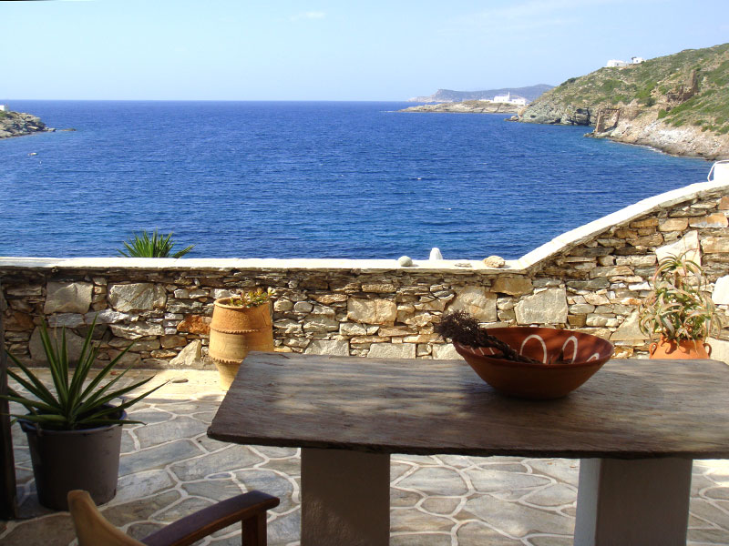 Rooms and studios Aperanto in Faros in Sifnos island