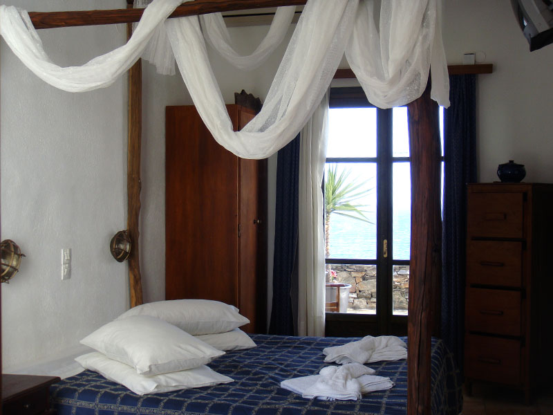 Rooms and studios Aperanto in Faros in Sifnos island